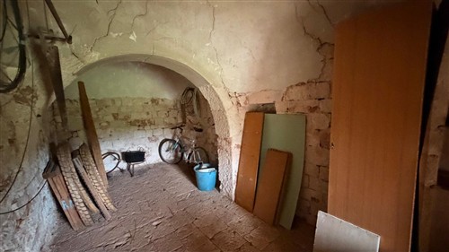 P  R  E  Z  Z  O    R  I  B  A  S  S  A  T  O  -  Corpo di 4 Trulli con 2 depositi